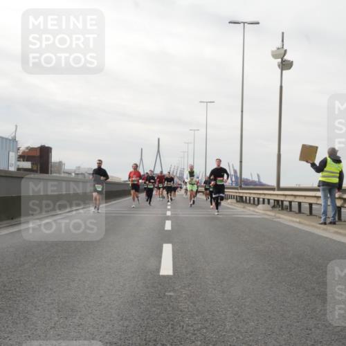 03.10.2025 - Köhlbrandbrückenlauf Matties Gatica Varas http://msf.ph/oto/9189877 03.10.2025 15:59:49 Position 3  meine-sportfotos.de