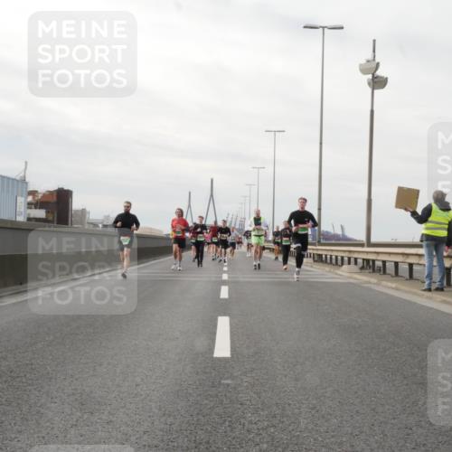 03.10.2025 - Köhlbrandbrückenlauf Matties Gatica Varas http://msf.ph/oto/9189880 03.10.2025 15:59:50 Position 3  meine-sportfotos.de