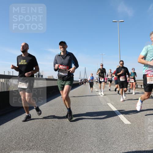 03.10.2025 - Köhlbrandbrückenlauf Yannick Fuchs http://msf.ph/oto/9189882 03.10.2025 11:49:38 Position 3 4011, 4254, 6745 meine-sportfotos.de