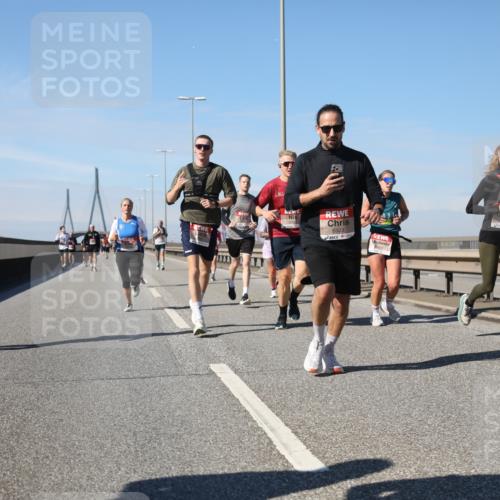 03.10.2025 - Köhlbrandbrückenlauf Yannick Fuchs http://msf.ph/oto/9189884 03.10.2025 11:49:38 Position 3 6323, 25, 015 meine-sportfotos.de