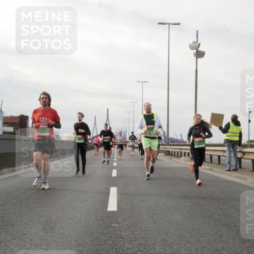 03.10.2025 - Köhlbrandbrückenlauf Matties Gatica Varas http://msf.ph/oto/9189889 03.10.2025 15:59:54 Position 3  meine-sportfotos.de
