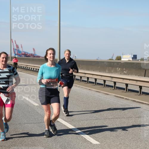 03.10.2025 - Köhlbrandbrückenlauf Yannick Fuchs http://msf.ph/oto/9189891 03.10.2025 12:09:44 Position 3  meine-sportfotos.de