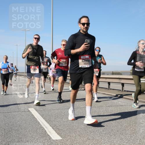 03.10.2025 - Köhlbrandbrückenlauf Yannick Fuchs http://msf.ph/oto/9189892 03.10.2025 11:49:39 Position 3 476, 6323 meine-sportfotos.de