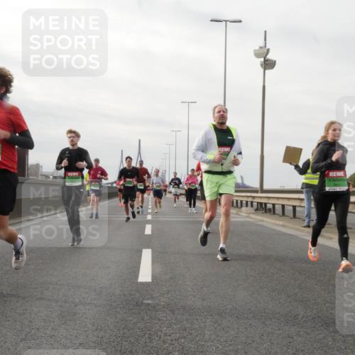 03.10.2025 - Köhlbrandbrückenlauf Matties Gatica Varas http://msf.ph/oto/9189894 03.10.2025 15:59:55 Position 3 9396, 8011 meine-sportfotos.de