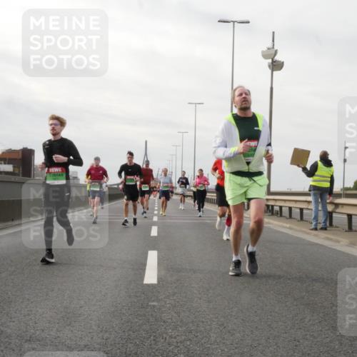03.10.2025 - Köhlbrandbrückenlauf Matties Gatica Varas http://msf.ph/oto/9189897 03.10.2025 15:59:56 Position 3 8011 meine-sportfotos.de