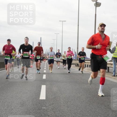 03.10.2025 - Köhlbrandbrückenlauf Matties Gatica Varas http://msf.ph/oto/9189898 03.10.2025 15:59:57 Position 3  meine-sportfotos.de