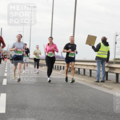 03.10.2025 - Köhlbrandbrückenlauf Matties Gatica Varas http://msf.ph/oto/9189905 03.10.2025 15:59:58 Position 3  meine-sportfotos.de