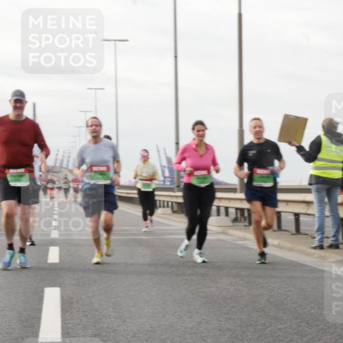 03.10.2025 - Köhlbrandbrückenlauf Matties Gatica Varas http://msf.ph/oto/9189906 03.10.2025 15:59:59 Position 3  meine-sportfotos.de