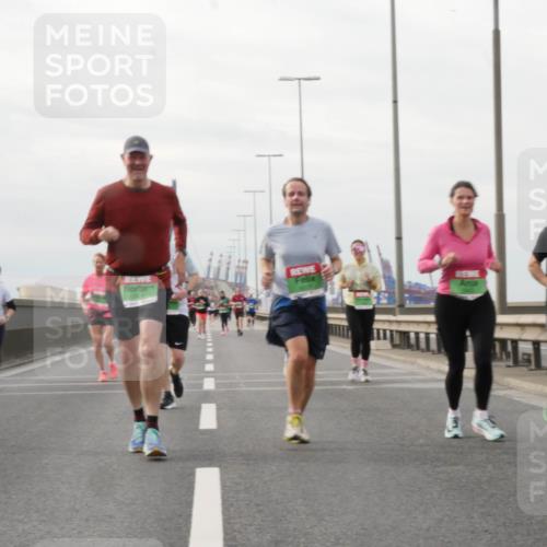 03.10.2025 - Köhlbrandbrückenlauf Matties Gatica Varas http://msf.ph/oto/9189907 03.10.2025 15:59:59 Position 3  meine-sportfotos.de