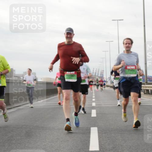 03.10.2025 - Köhlbrandbrückenlauf Matties Gatica Varas http://msf.ph/oto/9189910 03.10.2025 16:00:00 Position 3 7406 meine-sportfotos.de
