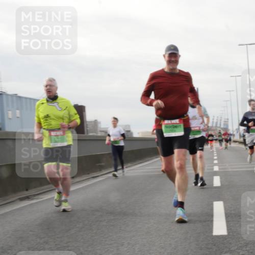 03.10.2025 - Köhlbrandbrückenlauf Matties Gatica Varas http://msf.ph/oto/9189911 03.10.2025 16:00:00 Position 3  meine-sportfotos.de