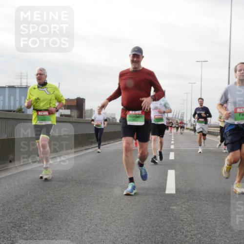 03.10.2025 - Köhlbrandbrückenlauf Matties Gatica Varas http://msf.ph/oto/9189914 03.10.2025 16:00:01 Position 3 7406, 8229 meine-sportfotos.de