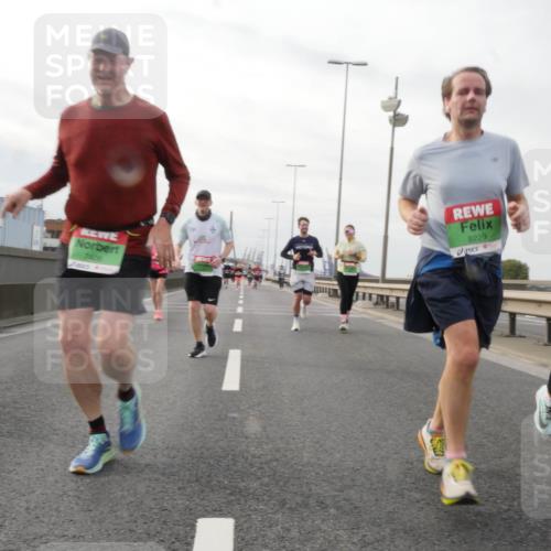 03.10.2025 - Köhlbrandbrückenlauf Matties Gatica Varas http://msf.ph/oto/9189919 03.10.2025 16:00:01 Position 3 7406, 2515, 8229, 7412 meine-sportfotos.de