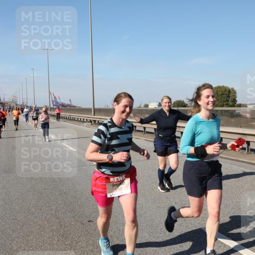 03.10.2025 - Köhlbrandbrückenlauf Yannick Fuchs http://msf.ph/oto/9189920 03.10.2025 12:09:46 Position 3 6376 meine-sportfotos.de