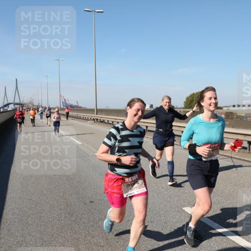 03.10.2025 - Köhlbrandbrückenlauf Yannick Fuchs http://msf.ph/oto/9189924 03.10.2025 12:09:46 Position 3 6376, 5425 meine-sportfotos.de