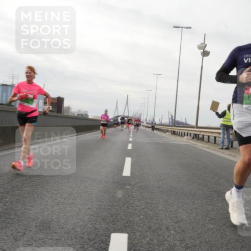 03.10.2025 - Köhlbrandbrückenlauf Matties Gatica Varas http://msf.ph/oto/9189930 03.10.2025 16:00:04 Position 3 7703 meine-sportfotos.de