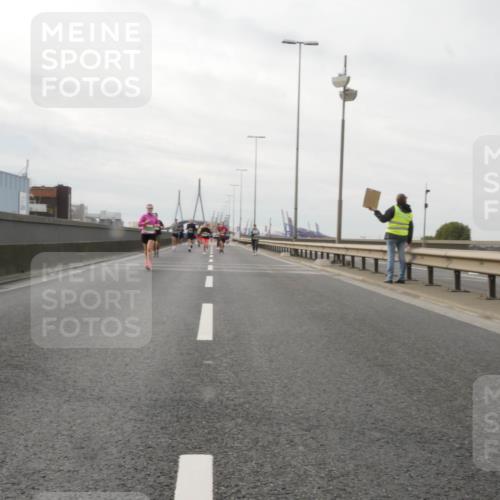03.10.2025 - Köhlbrandbrückenlauf Matties Gatica Varas http://msf.ph/oto/9189932 03.10.2025 16:00:05 Position 3  meine-sportfotos.de