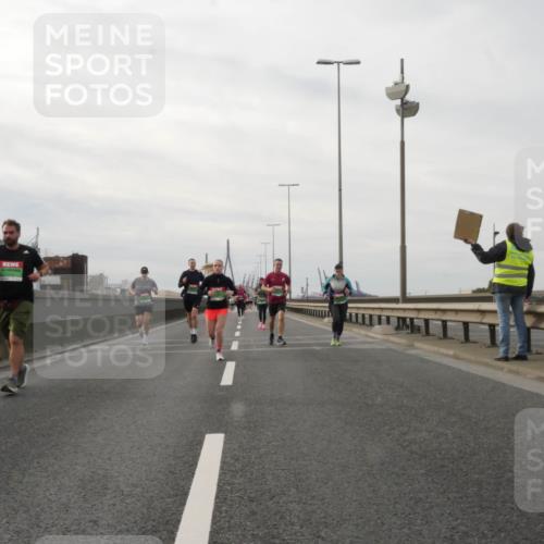 03.10.2025 - Köhlbrandbrückenlauf Matties Gatica Varas http://msf.ph/oto/9189934 03.10.2025 16:00:11 Position 3  meine-sportfotos.de
