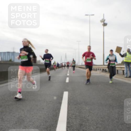 03.10.2025 - Köhlbrandbrückenlauf Matties Gatica Varas http://msf.ph/oto/9189943 03.10.2025 16:00:13 Position 3  meine-sportfotos.de