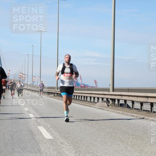 03.10.2025 - Köhlbrandbrückenlauf Yannick Fuchs http://msf.ph/oto/9189949 03.10.2025 11:49:44 Position 3 20 meine-sportfotos.de