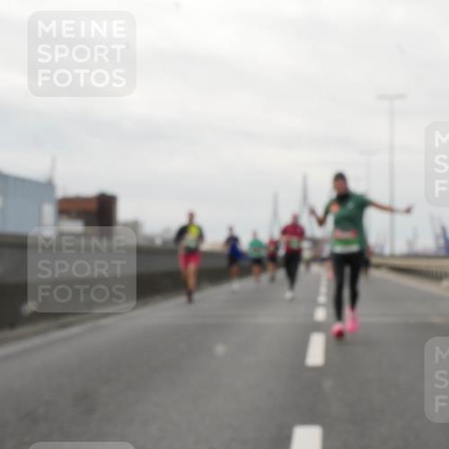 03.10.2025 - Köhlbrandbrückenlauf Matties Gatica Varas http://msf.ph/oto/9189957 03.10.2025 16:00:16 Position 3  meine-sportfotos.de