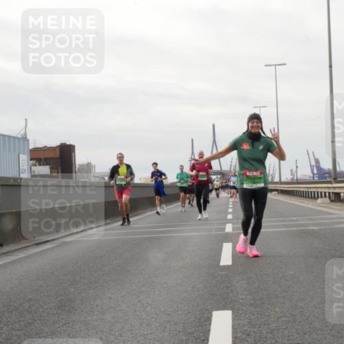 03.10.2025 - Köhlbrandbrückenlauf Matties Gatica Varas http://msf.ph/oto/9189958 03.10.2025 16:00:16 Position 3  meine-sportfotos.de