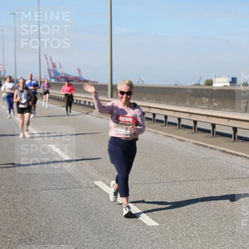 03.10.2025 - Köhlbrandbrückenlauf Yannick Fuchs http://msf.ph/oto/9189961 03.10.2025 12:09:49 Position 3  meine-sportfotos.de