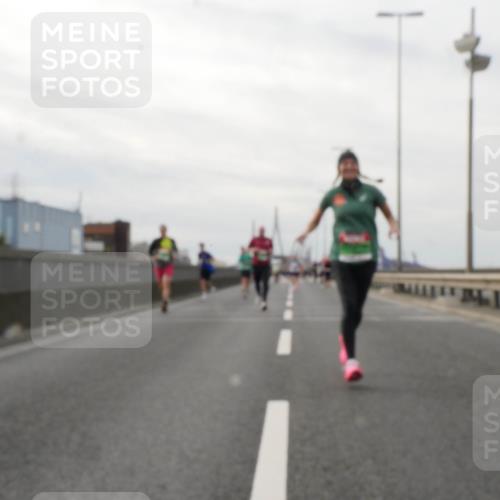 03.10.2025 - Köhlbrandbrückenlauf Matties Gatica Varas http://msf.ph/oto/9189962 03.10.2025 16:00:17 Position 3  meine-sportfotos.de