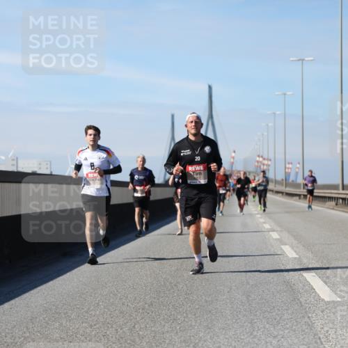 03.10.2025 - Köhlbrandbrückenlauf Yannick Fuchs http://msf.ph/oto/9189963 03.10.2025 11:49:45 Position 3 20, 6824 meine-sportfotos.de
