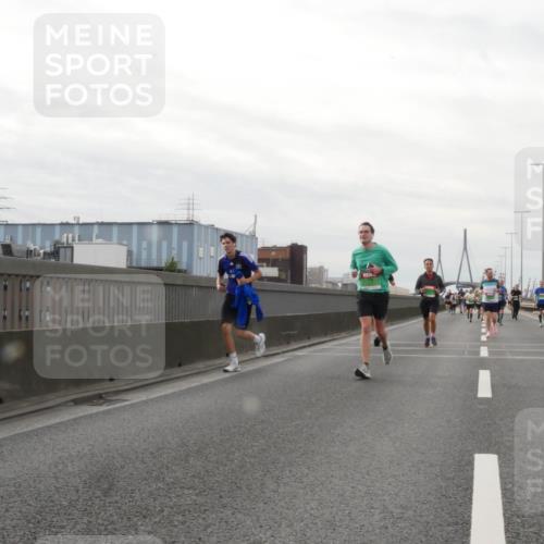03.10.2025 - Köhlbrandbrückenlauf Matties Gatica Varas http://msf.ph/oto/9189966 03.10.2025 16:00:23 Position 3  meine-sportfotos.de