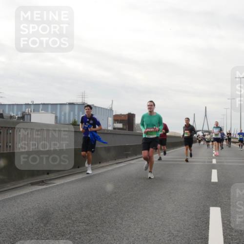 03.10.2025 - Köhlbrandbrückenlauf Matties Gatica Varas http://msf.ph/oto/9189969 03.10.2025 16:00:24 Position 3  meine-sportfotos.de