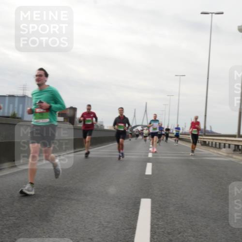 03.10.2025 - Köhlbrandbrückenlauf Matties Gatica Varas http://msf.ph/oto/9189973 03.10.2025 16:00:25 Position 3  meine-sportfotos.de