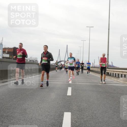 03.10.2025 - Köhlbrandbrückenlauf Matties Gatica Varas http://msf.ph/oto/9189975 03.10.2025 16:00:25 Position 3 2 meine-sportfotos.de