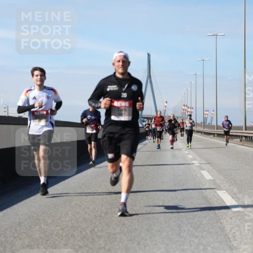 03.10.2025 - Köhlbrandbrückenlauf Yannick Fuchs http://msf.ph/oto/9189977 03.10.2025 11:49:46 Position 3 20 meine-sportfotos.de