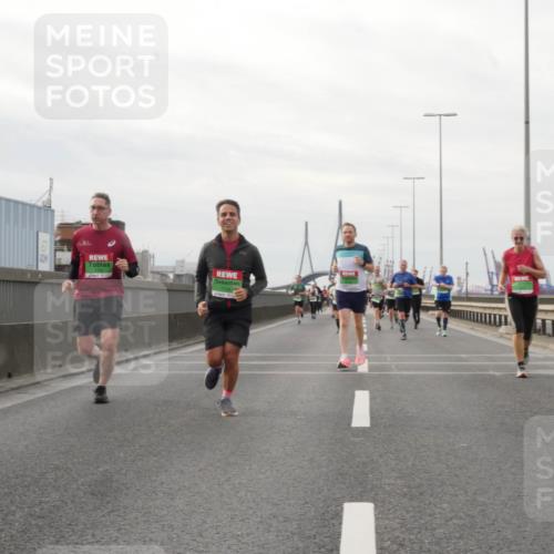 03.10.2025 - Köhlbrandbrückenlauf Matties Gatica Varas http://msf.ph/oto/9189979 03.10.2025 16:00:26 Position 3  meine-sportfotos.de