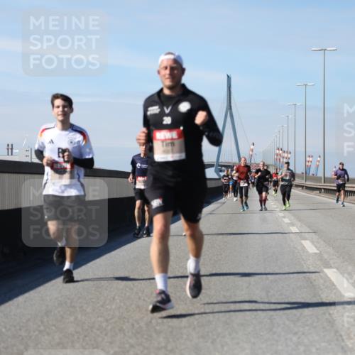 03.10.2025 - Köhlbrandbrückenlauf Yannick Fuchs http://msf.ph/oto/9189980 03.10.2025 11:49:46 Position 3  meine-sportfotos.de