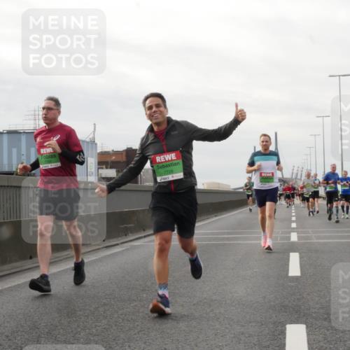03.10.2025 - Köhlbrandbrückenlauf Matties Gatica Varas http://msf.ph/oto/9189984 03.10.2025 16:00:27 Position 3 7704, 7728 meine-sportfotos.de