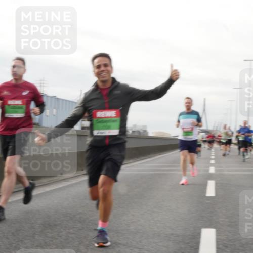 03.10.2025 - Köhlbrandbrückenlauf Matties Gatica Varas http://msf.ph/oto/9189986 03.10.2025 16:00:27 Position 3  meine-sportfotos.de