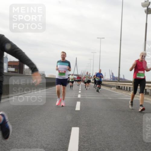 03.10.2025 - Köhlbrandbrückenlauf Matties Gatica Varas http://msf.ph/oto/9189988 03.10.2025 16:00:28 Position 3  meine-sportfotos.de