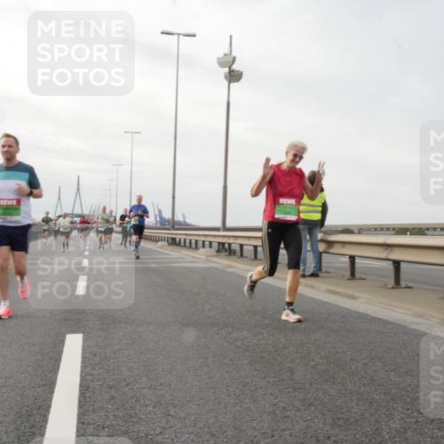 03.10.2025 - Köhlbrandbrückenlauf Matties Gatica Varas http://msf.ph/oto/9189993 03.10.2025 16:00:28 Position 3  meine-sportfotos.de