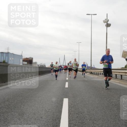 03.10.2025 - Köhlbrandbrückenlauf Matties Gatica Varas http://msf.ph/oto/9190000 03.10.2025 16:00:31 Position 3  meine-sportfotos.de