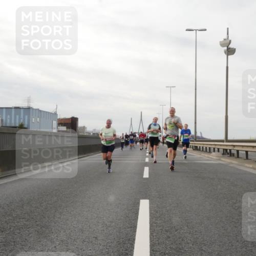 03.10.2025 - Köhlbrandbrückenlauf Matties Gatica Varas http://msf.ph/oto/9190007 03.10.2025 16:00:33 Position 3  meine-sportfotos.de