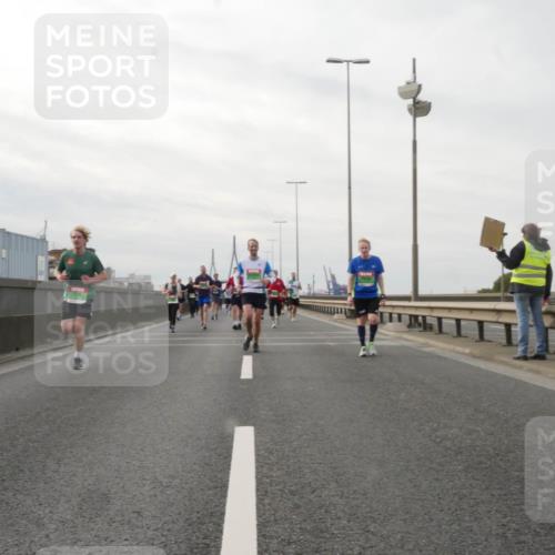 03.10.2025 - Köhlbrandbrückenlauf Matties Gatica Varas http://msf.ph/oto/9190022 03.10.2025 16:00:36 Position 3  meine-sportfotos.de