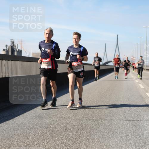03.10.2025 - Köhlbrandbrückenlauf Yannick Fuchs http://msf.ph/oto/9190024 03.10.2025 11:49:50 Position 3 4395, 6022 meine-sportfotos.de