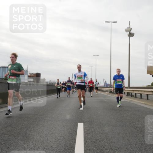 03.10.2025 - Köhlbrandbrückenlauf Matties Gatica Varas http://msf.ph/oto/9190026 03.10.2025 16:00:37 Position 3  meine-sportfotos.de