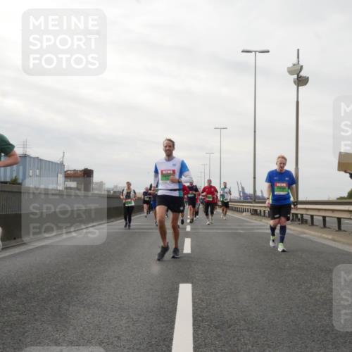 03.10.2025 - Köhlbrandbrückenlauf Matties Gatica Varas http://msf.ph/oto/9190028 03.10.2025 16:00:38 Position 3  meine-sportfotos.de