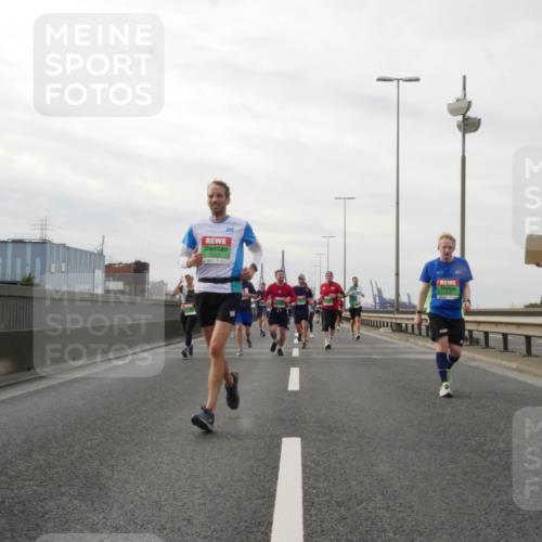03.10.2025 - Köhlbrandbrückenlauf Matties Gatica Varas http://msf.ph/oto/9190030 03.10.2025 16:00:38 Position 3 555 meine-sportfotos.de