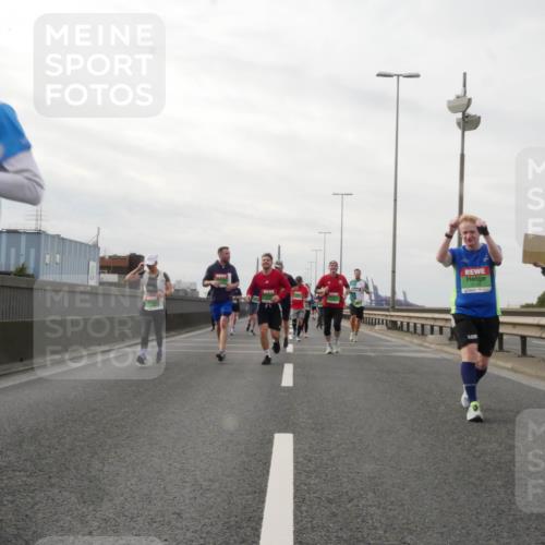 03.10.2025 - Köhlbrandbrückenlauf Matties Gatica Varas http://msf.ph/oto/9190034 03.10.2025 16:00:39 Position 3  meine-sportfotos.de