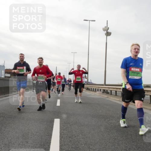 03.10.2025 - Köhlbrandbrückenlauf Matties Gatica Varas http://msf.ph/oto/9190039 03.10.2025 16:00:41 Position 3 9134 meine-sportfotos.de