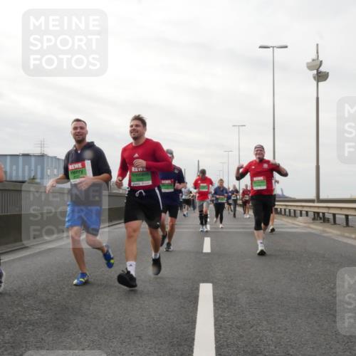 03.10.2025 - Köhlbrandbrückenlauf Matties Gatica Varas http://msf.ph/oto/9190042 03.10.2025 16:00:41 Position 3 8127, 8029 meine-sportfotos.de